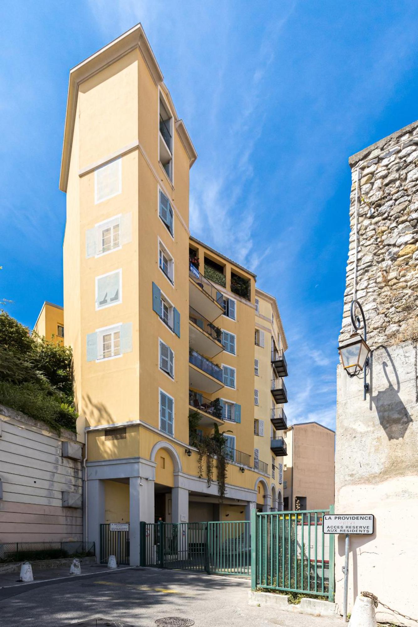2 Bdrs & Parking In The Old Town ! Διαμέρισμα Νίκαια Εξωτερικό φωτογραφία